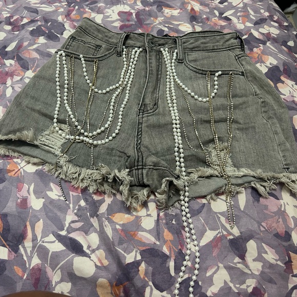 Grey denim stretchy pearl and chains shorts - Picture 6 of 6